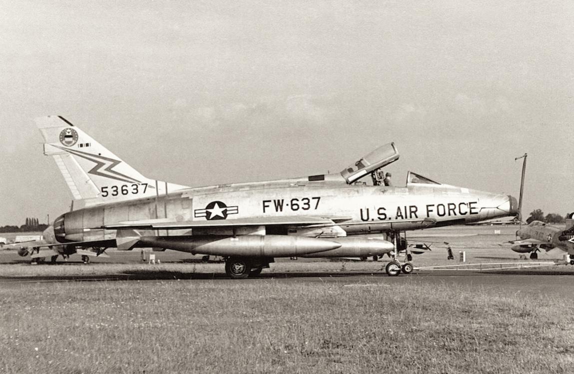 Naam: Foto 1. 20th TFW North American F-100D Super Sabre 55-3637, Wethersfield.jpg
Bekeken: 6181
Grootte: 125,8 KB