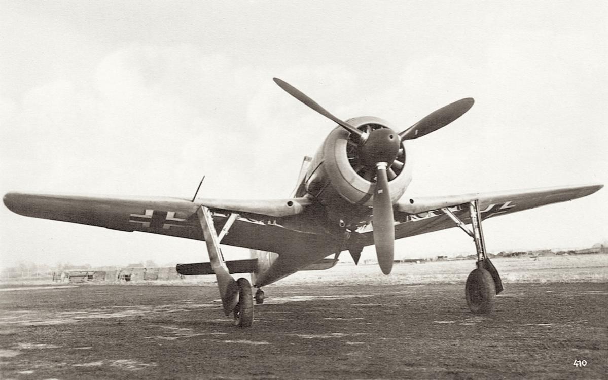 Naam: Foto 296. Focke-Wulf Fw 190 (is een ansichtkaart).jpg
Bekeken: 601
Grootte: 102,0 KB
