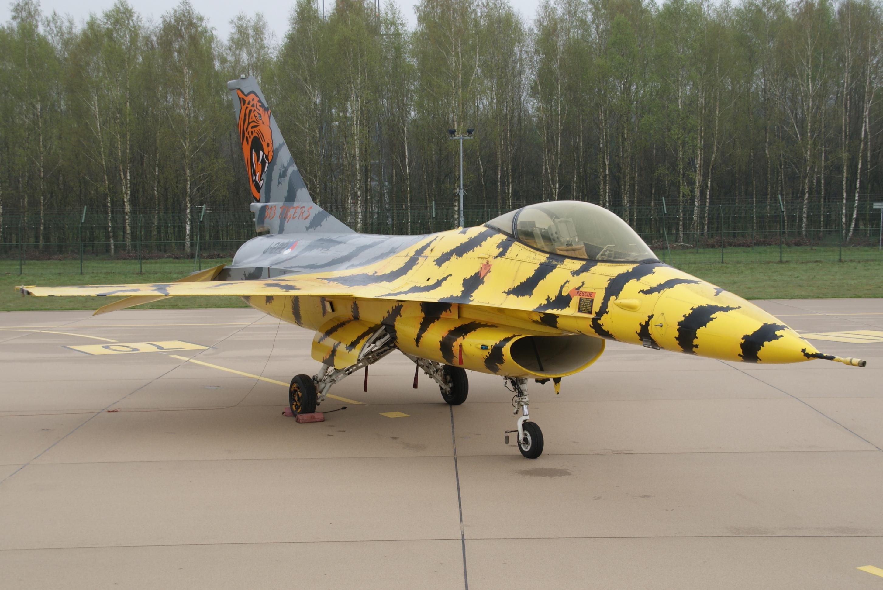 Naam: J-222 TIGER.jpg
Bekeken: 304
Grootte: 517,3 KB