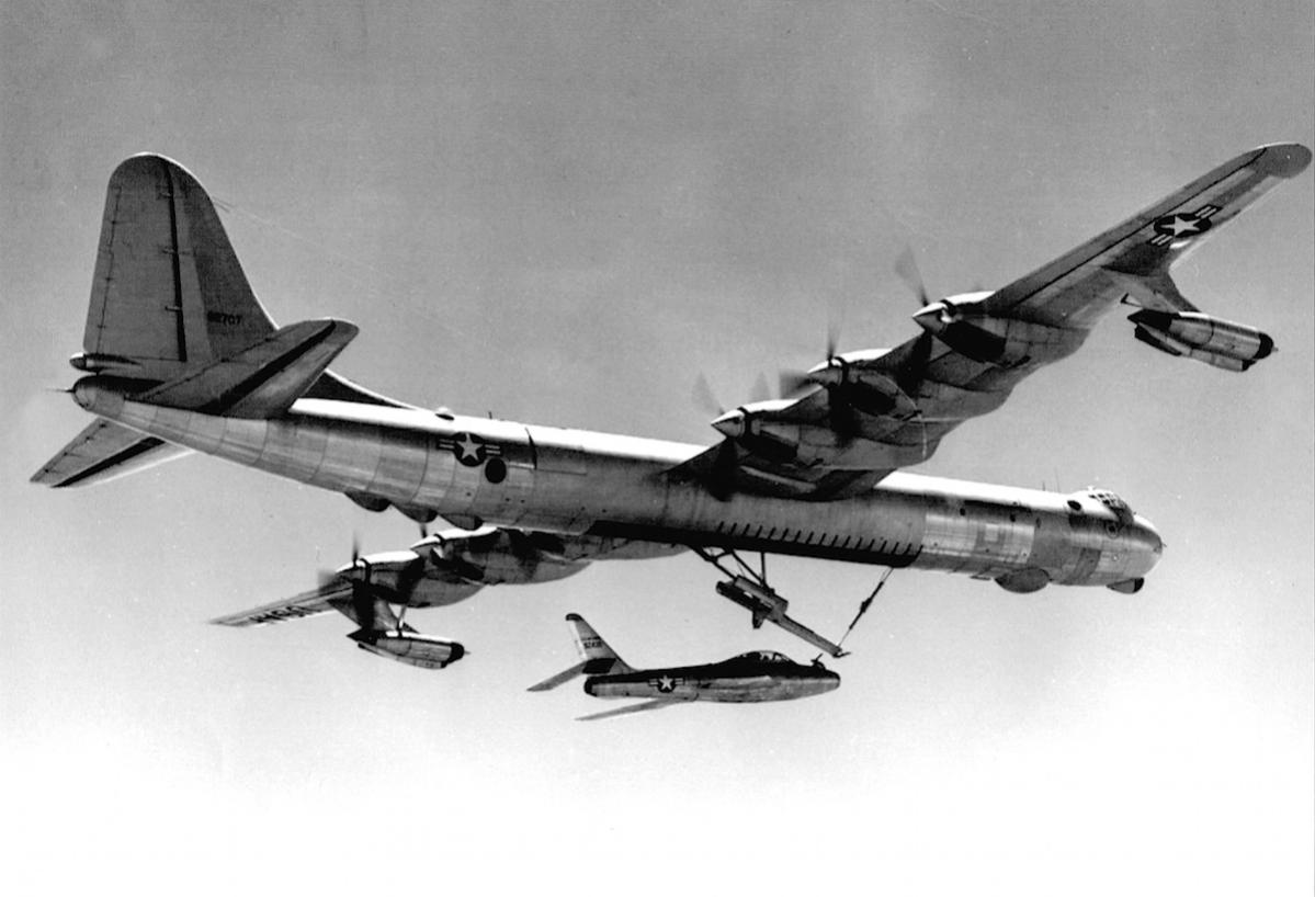 Naam: Foto 342. Convair GRB-36F + Thunderstreak (FICON programma), kopie.jpg
Bekeken: 385
Grootte: 83,7 KB