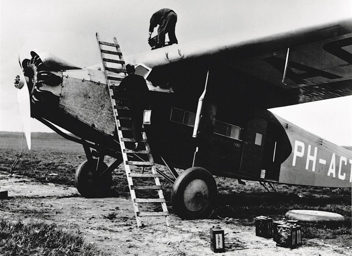 Naam: Foto 141. PH-ACT (H-NACT). Fokker F.VIIa, kopie.jpg
Bekeken: 1150
Grootte: 155,7 KB