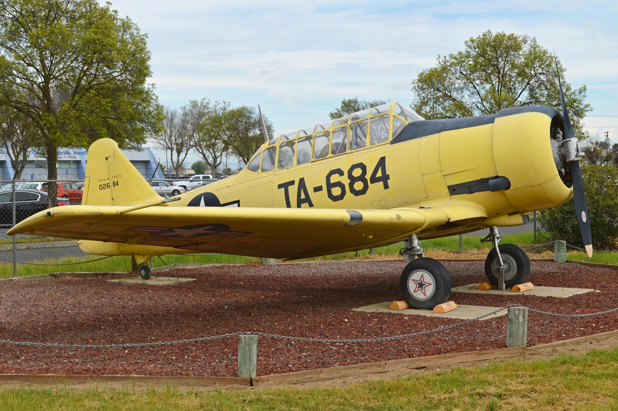 Naam: North_American_Harvard_II - . Castle Air Museum, Atwater, CA].jpg
Bekeken: 547
Grootte: 560,8 KB