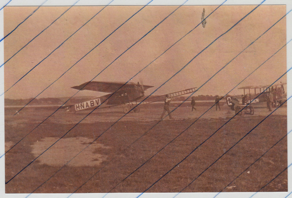 Naam: Foto Flugzeug KLM Fokker F.III H-NABV & DH 6 G-EBEN Croyden avion aircraft.jpg
Bekeken: 555
Grootte: 112,1 KB