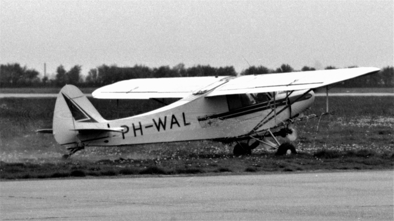 Naam: 97. PH-WAL Piper PA-18 Super Cub.jpg
Bekeken: 989
Grootte: 205,6 KB