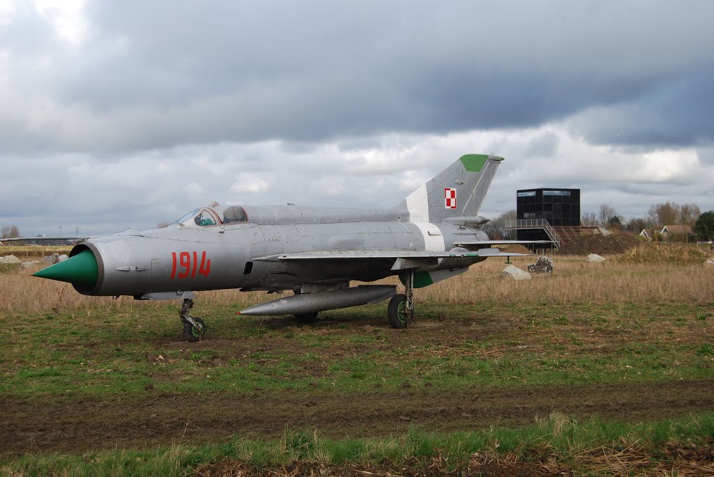 Naam: MiG-21M - Historyland , Hellevoetsluis..jpg
Bekeken: 1010
Grootte: 119,8 KB