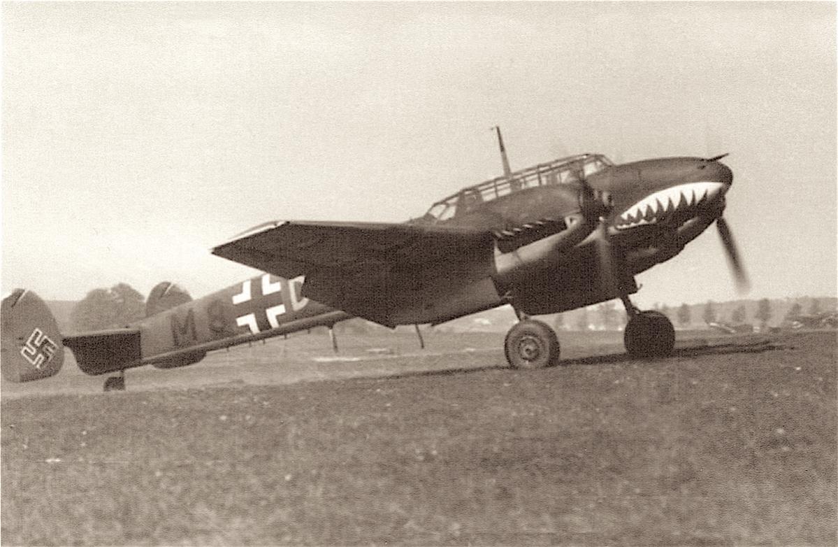 Naam: Foto 379. 'M8+D.'. Messerschmitt Me-110, kopie.jpg
Bekeken: 643
Grootte: 135,5 KB