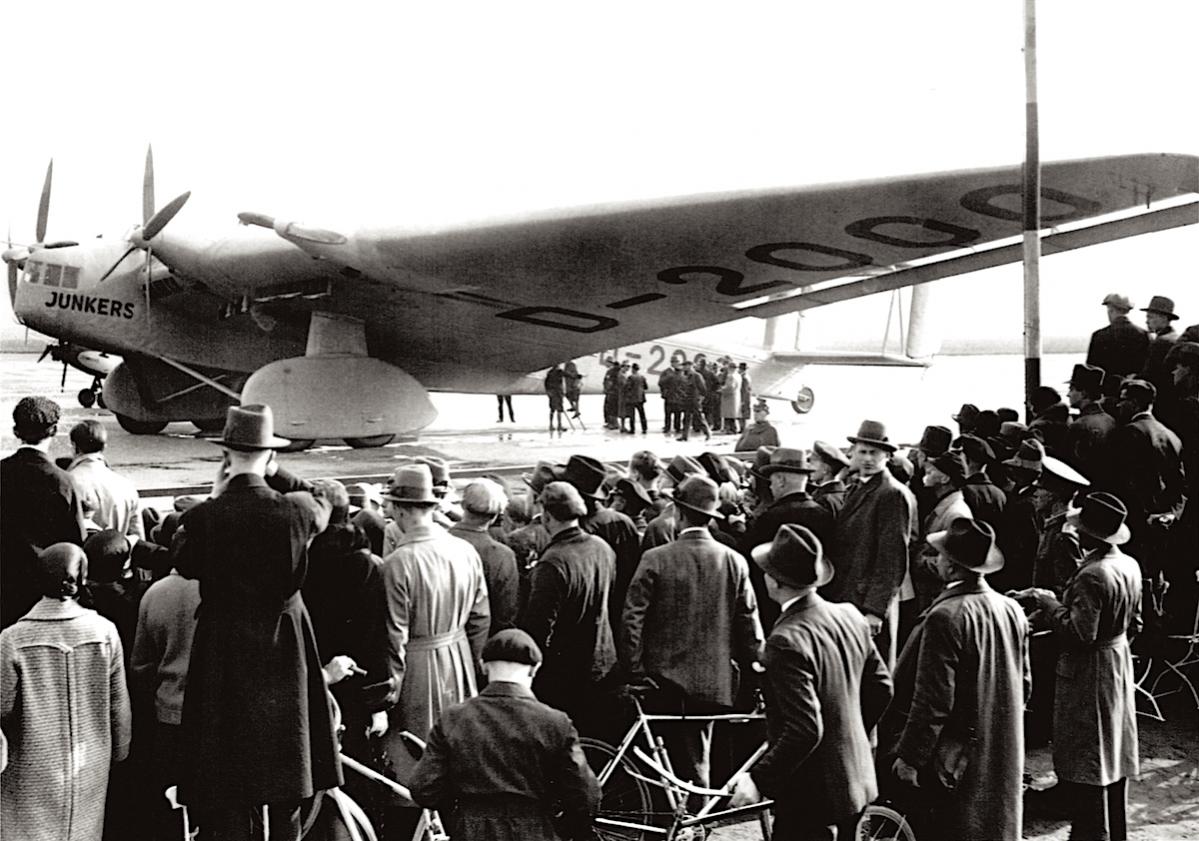 Naam: Foto 342. D-2000. Junkers G.38 op Berlin Tempelhof, 1929 kopie.jpg
Bekeken: 834
Grootte: 137,1 KB