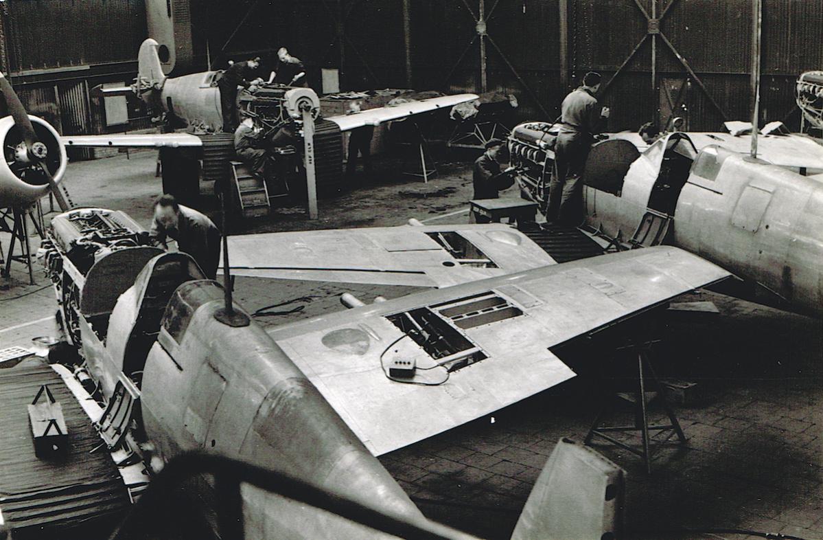 Naam: Foto 7. Fokker fabriek, werk aan Spitfires, kopie.jpg
Bekeken: 1384
Grootte: 149,7 KB