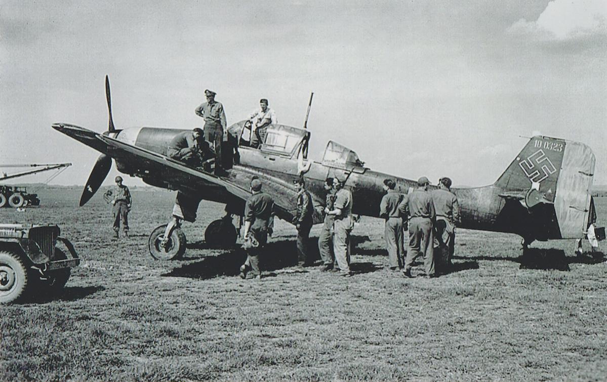 Naam: Foto 395. Captured Junkers Ju 87 D-7 & American soldiers in France 1944, kopie.jpg
Bekeken: 643
Grootte: 152,8 KB