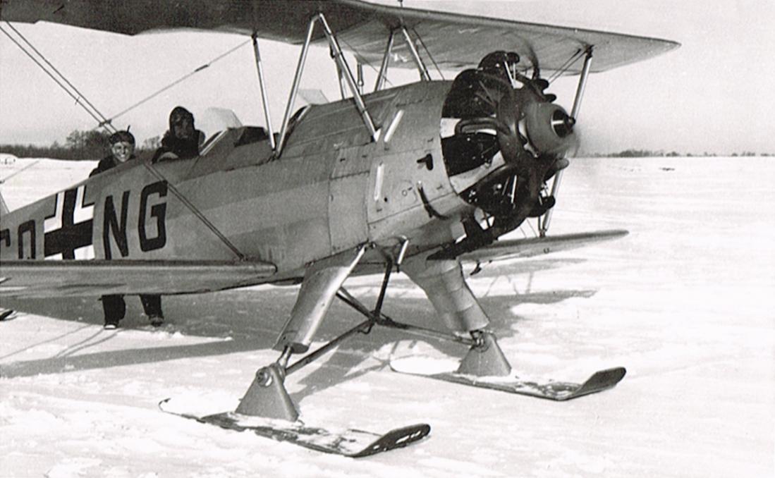Naam: Foto 449. 'CQ+NG'. Focke-Wulf Fw 44 Stieglitz op ski's (niet in oude LEMB-lijst), kopie 1100.jpg
Bekeken: 675
Grootte: 90,1 KB
