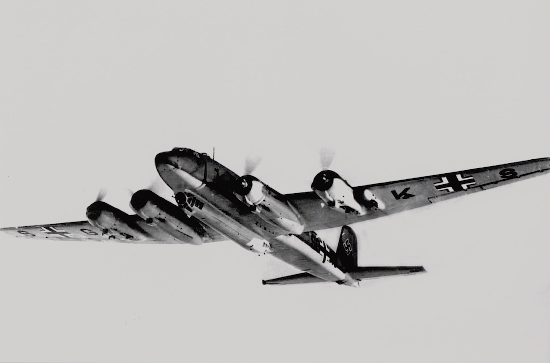 Naam: Foto 456. 'SG+KS' (later F8+AB). Focke Wulf Fw 200-C3 (C3:U2?) Condor (Werknr 0043) (2.:KG 40 e.jpeg
Bekeken: 885
Grootte: 311,7 KB