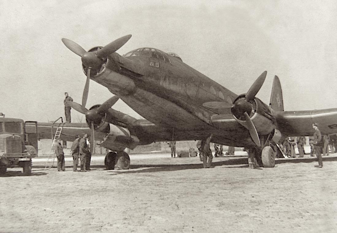 Naam: Foto 467. Junkers Ju-252, kopie 1100.jpg
Bekeken: 697
Grootte: 108,8 KB