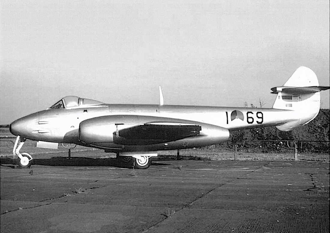 Naam: Foto 142. 'I-69'. Gloster Meteor F.Mk. 4.jpeg
Bekeken: 1167
Grootte: 468,8 KB