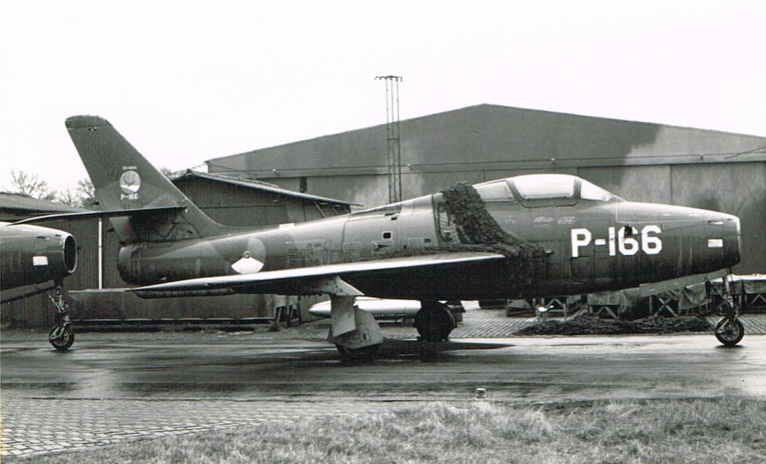 Naam: Foto 147. 'P-166'. Republic F-84F Thunderstreak, kopie 1100.jpg
Bekeken: 1073
Grootte: 93,8 KB