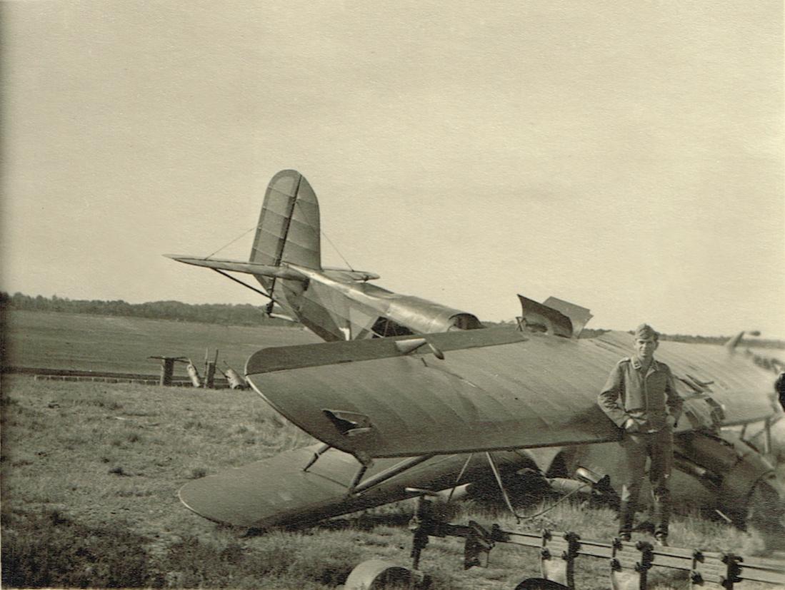 Naam: Foto 95. Wrak '207', Fokker D.XVII op Soesterberg, kopie 1100.jpg
Bekeken: 836
Grootte: 114,0 KB