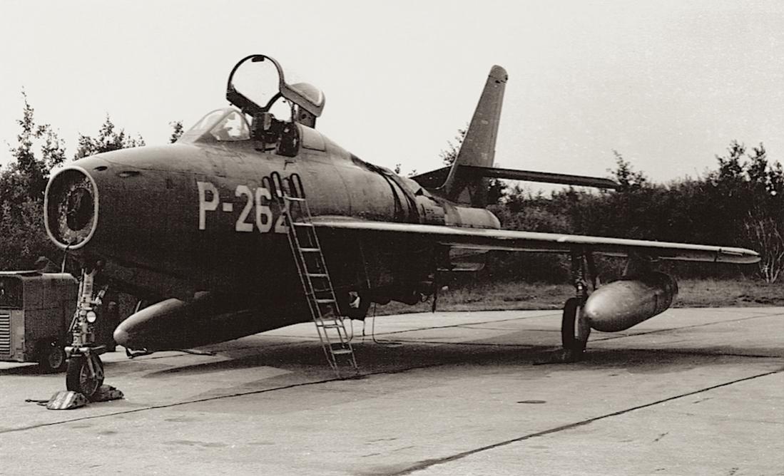 Naam: Foto 148. 'P-262'. Republic F-84F Thunderstreak, kopie 1100.jpg
Bekeken: 1063
Grootte: 96,7 KB