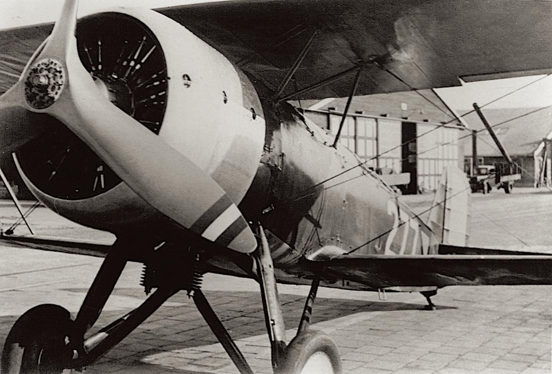 Naam: Foto 97. '277'. Fokker D.XVI, kopie 1100.jpg
Bekeken: 728
Grootte: 126,1 KB