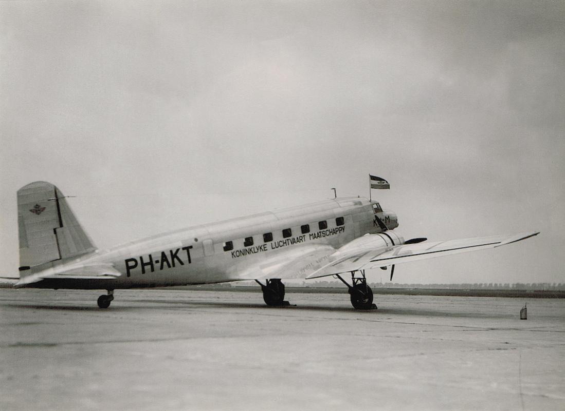 Naam: Foto 195. PH-AKT 'Toekan'. Douglas DC-2, kopie 1100.jpg
Bekeken: 1437
Grootte: 72,6 KB