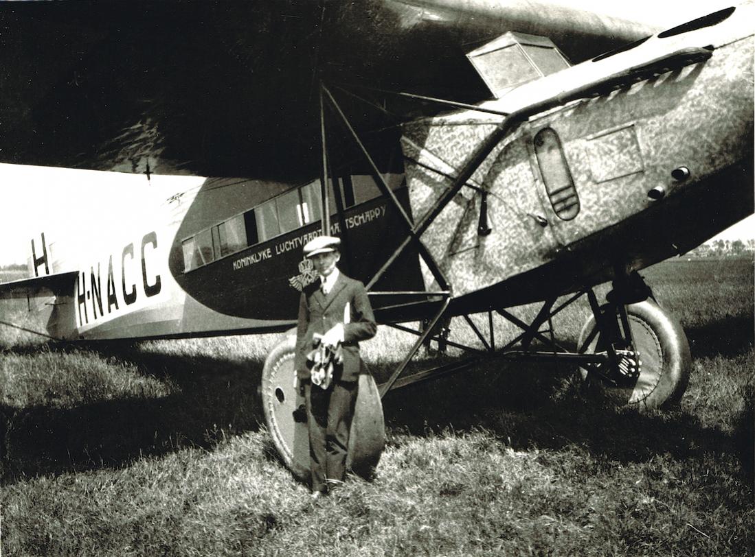 Naam: Foto 197. 'H-NACC'. Fokker F.VII, kopie 1100.jpg
Bekeken: 1236
Grootte: 162,8 KB