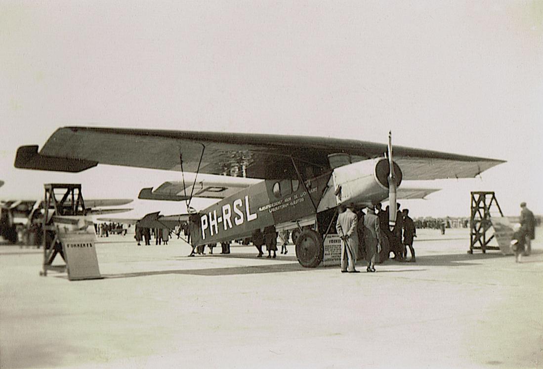 Naam: Foto 198. 'PH-RSL'. Fokker F.II van de Rijks Studiedienst voor de Luchtvaart, kopie 1100.jpg
Bekeken: 1297
Grootte: 84,0 KB