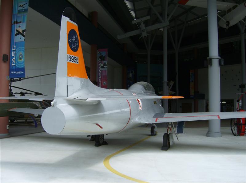 Naam: Singapore Air Force Museum at Paya Lebar 9.jpg
Bekeken: 574
Grootte: 48,4 KB