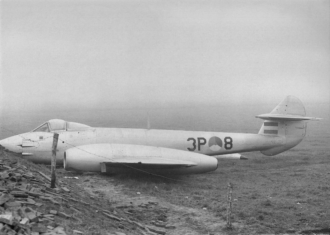 Naam: Foto 158. '3P-8'. Gloster Meteor F.Mk. 4.jpg
Bekeken: 817
Grootte: 109,0 KB