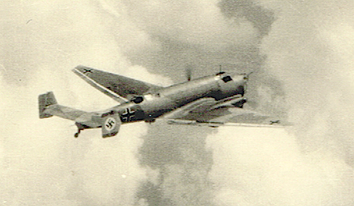 Naam: Foto 490. Junkers Ju-86 boven wolken kopie.jpg
Bekeken: 855
Grootte: 215,5 KB
