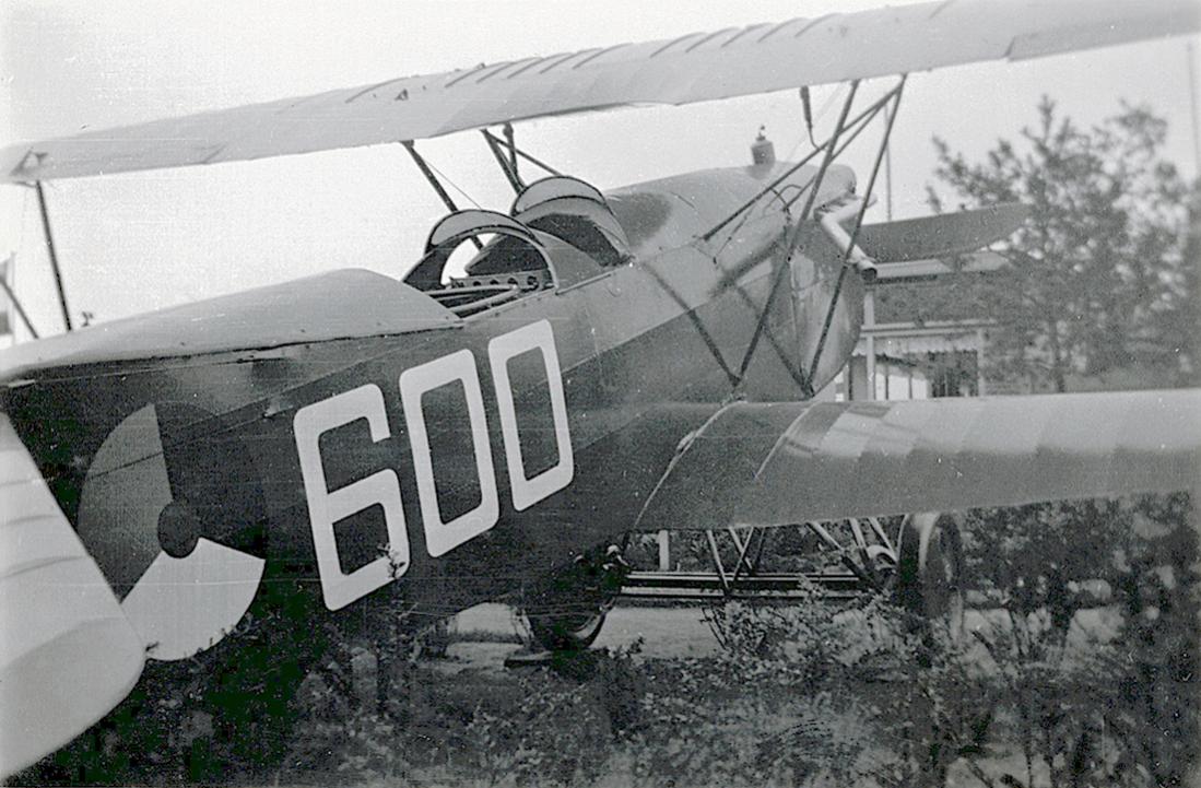 Naam: Foto 10. Fokker C.Ve '600' (fake regi, is ex 'PH-AEU') op Luchtvaarttentoonstelling Soesterdal.jpg
Bekeken: 6500
Grootte: 127,5 KB