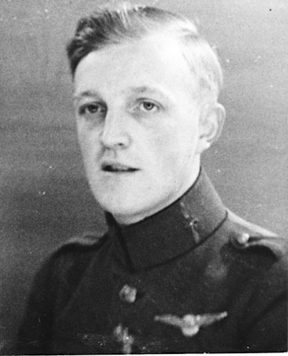 Naam: 0. Reserve sergeant-vlieger J.J. (Hans) de Bruijn, geboren op 21-12-1912 te Delft. NIMH-beeldba.jpeg
Bekeken: 3304
Grootte: 40,6 KB