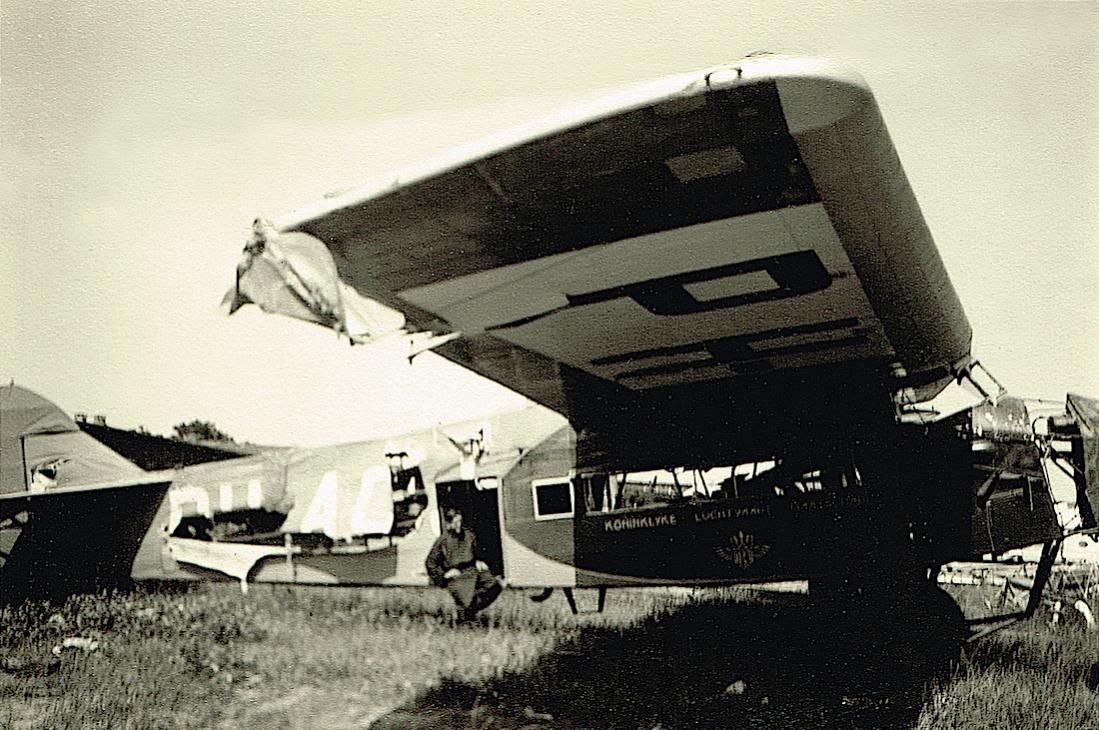 Naam: Foto 202. Ietwat geramponeerde en niet scherpe foto. PH-ACJ. Fokker F.VII bestemd voor museum al.jpg
Bekeken: 647
Grootte: 154,6 KB