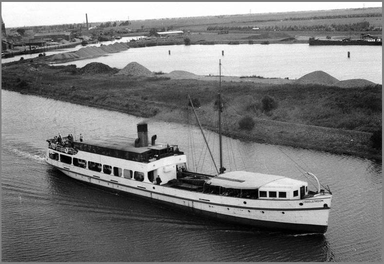 Naam: De witte IJsselstroom, is in 1930 gebouwd als SS IJSSEL. 8-7-1943 herdoopt in IJsselstroom. 9-6-.jpg
Bekeken: 807
Grootte: 69,7 KB