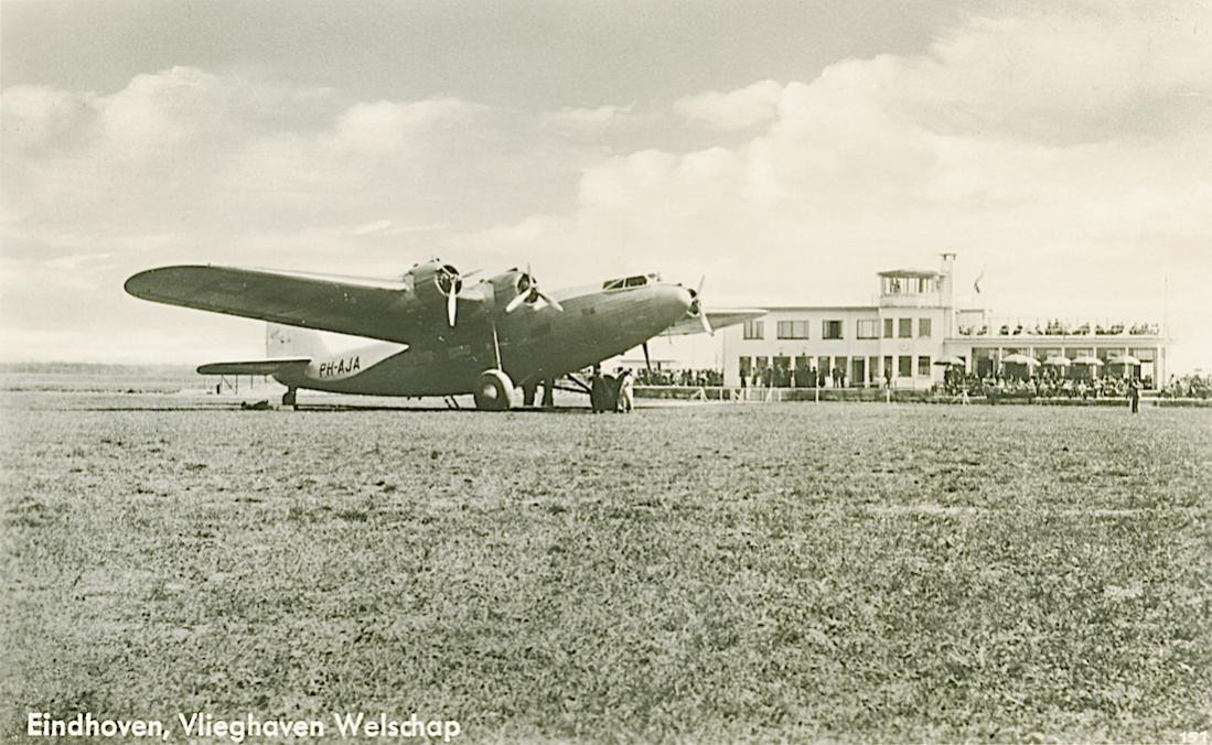Naam: Kaart 746. Fokker F.XXXVI op Welschap. 1100 breed.jpg
Bekeken: 644
Grootte: 125,8 KB