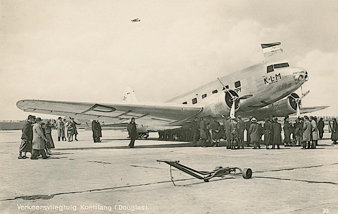 Naam: Kaart 748. PH-AKK 'Koetilang'. Douglas DC-2. 1100 breed.jpg
Bekeken: 558
Grootte: 106,3 KB
