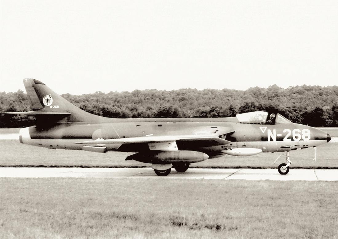 Naam: Foto 171.  'N-268'. Hawker Hunter F.Mk.6 van 325 Squadron. 1100 breed.jpg
Bekeken: 886
Grootte: 92,3 KB