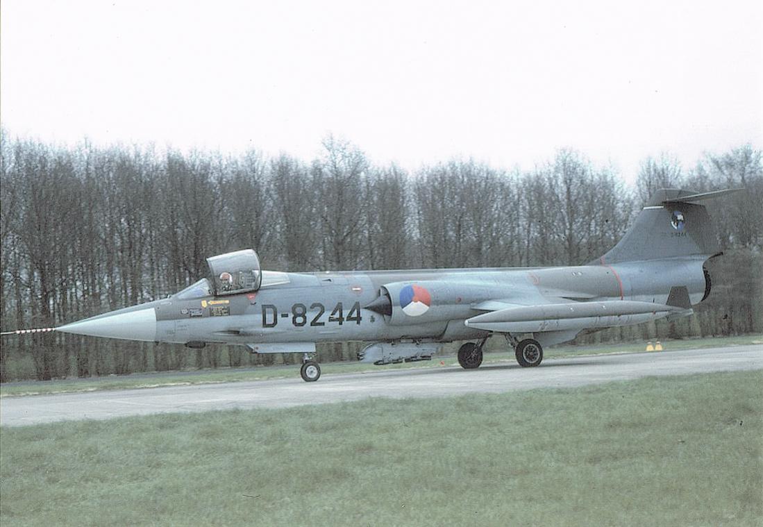 Naam: Foto 175. 'D-8244'. Lockheed F-104G Starfighter. 1100 breed.jpg
Bekeken: 1959
Grootte: 102,0 KB