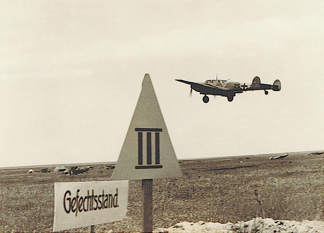 Naam: Foto 502. Gefechtsstand en Messerschmitt Bf 110E-1 '2S+FM' van ZG 2 (Zweitaufstellung 4:4212:42.jpg
Bekeken: 1244
Grootte: 121,7 KB