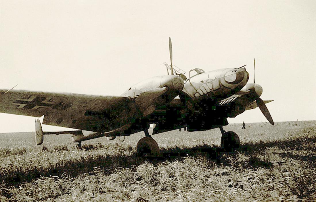 Naam: Foto 503. Messerschmitt Bf 110 van ZG 1 (Zerstrergeschwader 1. %22Wespengeschwader%22). 1100 br.jpg
Bekeken: 1069
Grootte: 129,9 KB