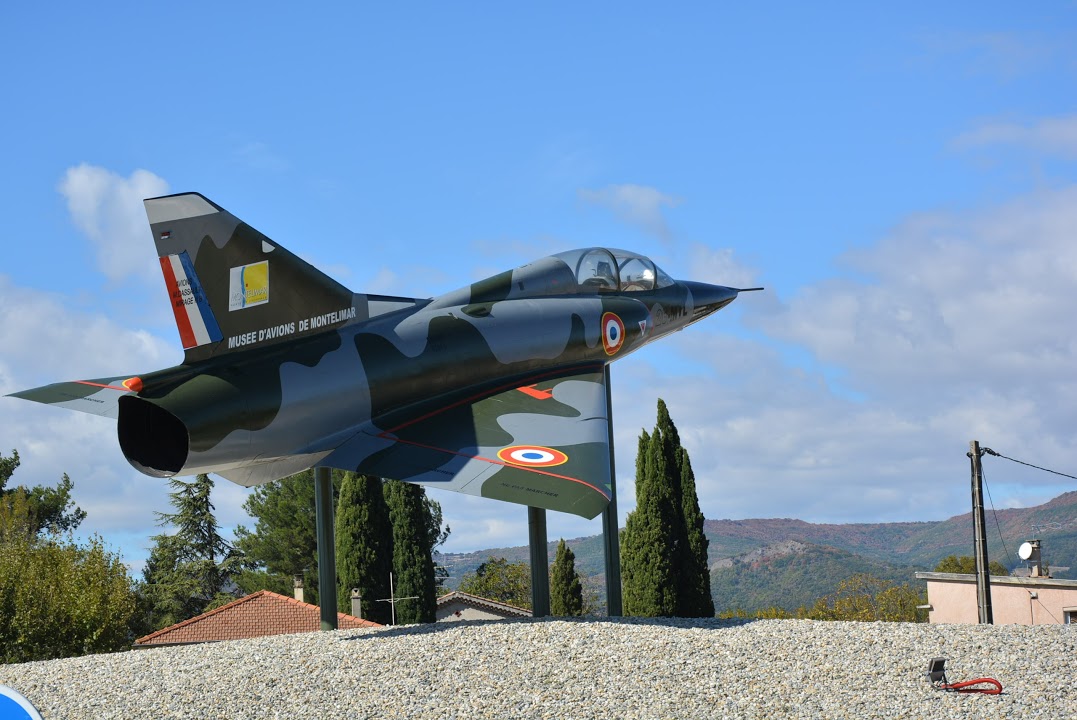Naam: Mirage 3 - rotonde Montelimar..JPG
Bekeken: 927
Grootte: 171,0 KB