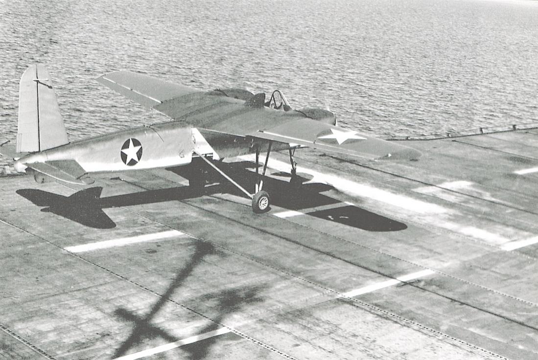 Naam: Foto 680. Naval Aircraft Factory TDN-1 drone op vliegdek USS Sable, 1943. 1100 breed.jpg
Bekeken: 752
Grootte: 137,2 KB