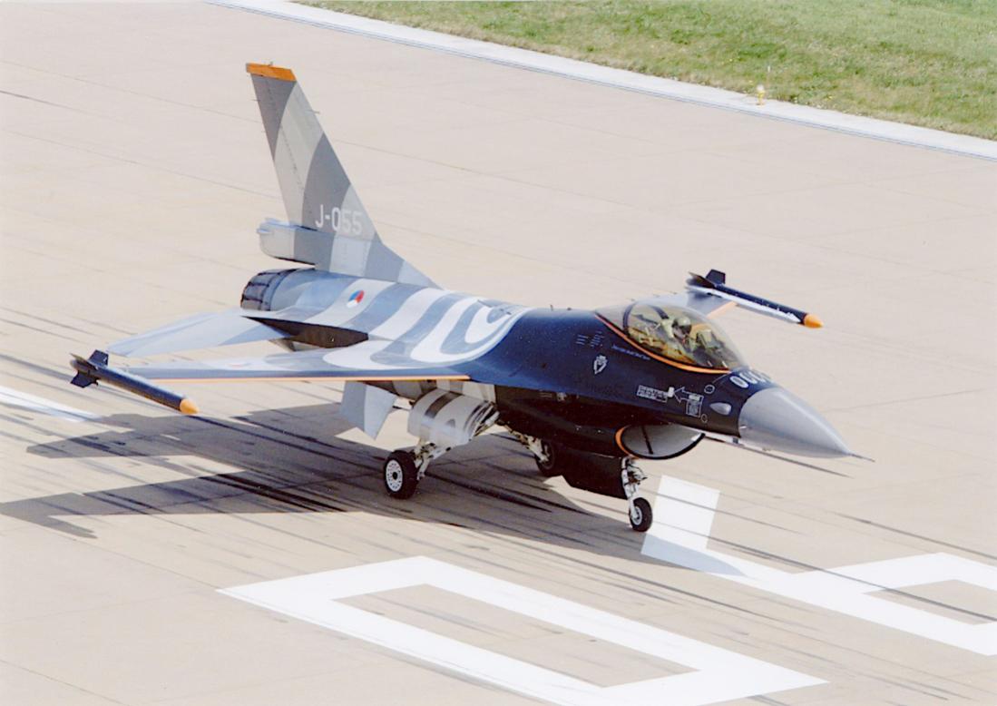 Naam: Foto 189. 'J-055'. General Dynamics F-16A Fighting Falcon MLU. 1100 breed.jpg
Bekeken: 651
Grootte: 75,1 KB