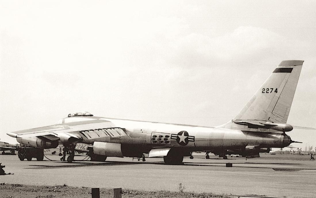 Naam: Foto 694. 52-0274. Boeing B-47E Stratojet. 1100 breed.jpg
Bekeken: 793
Grootte: 79,9 KB