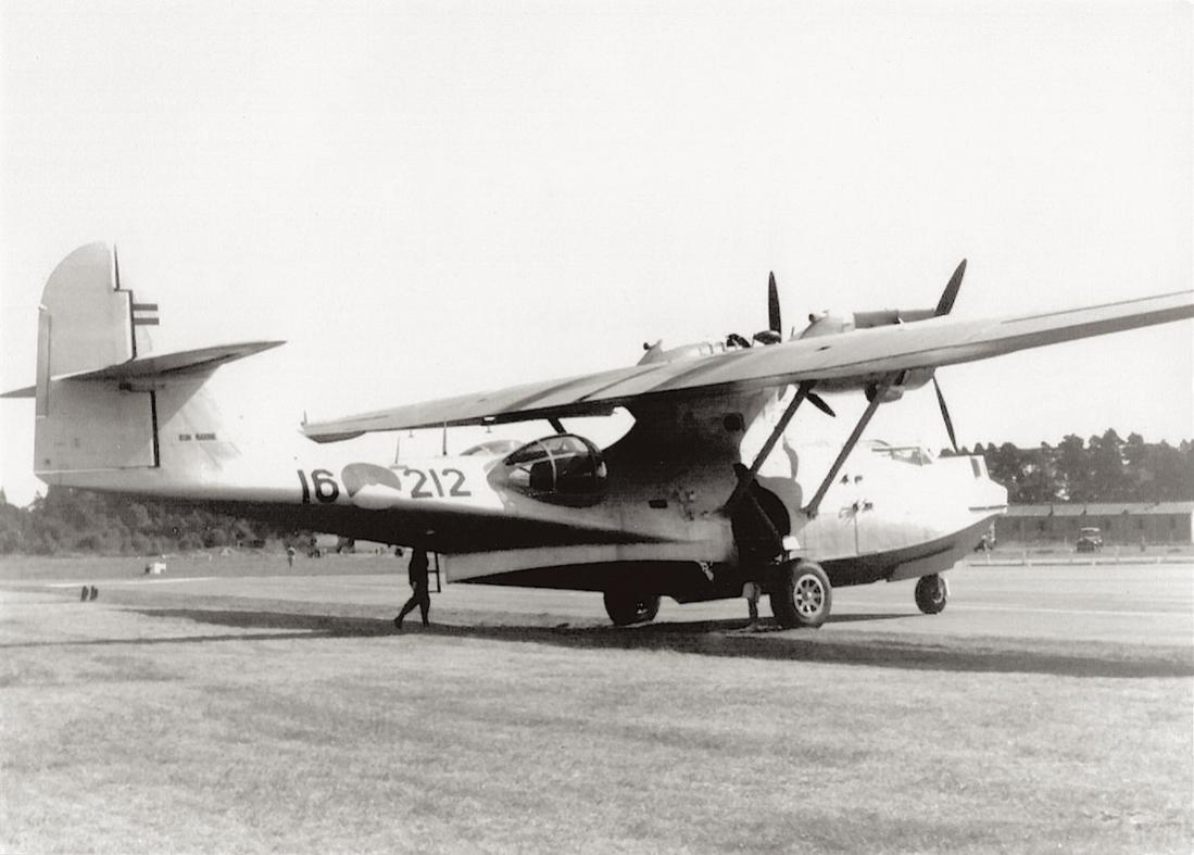 Naam: #325. '16-212' (= P-212). Consolidated PBY-5A Catalina. 1100 breed.jpg
Bekeken: 1248
Grootte: 80,8 KB