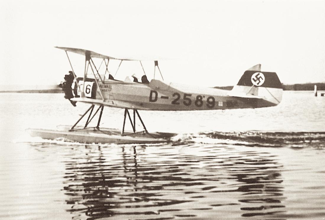 Naam: Foto 445. D-2589. Heinkel He 72b. 1100 breed.jpg
Bekeken: 774
Grootte: 91,2 KB