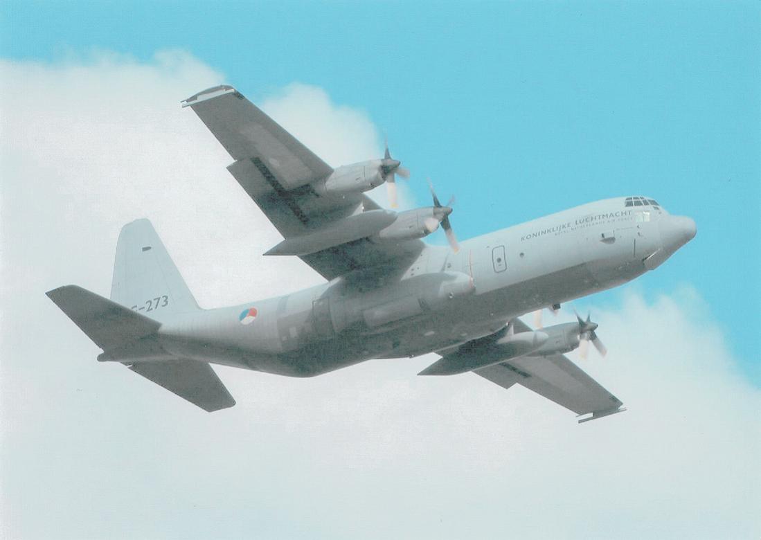 Naam: Foto 202. 'G-273' (ex N4080M, c:n 5273). Lockheed C-130H-30 Hercules 'Ben Swagerman. 1100 breed.jpg
Bekeken: 980
Grootte: 50,2 KB