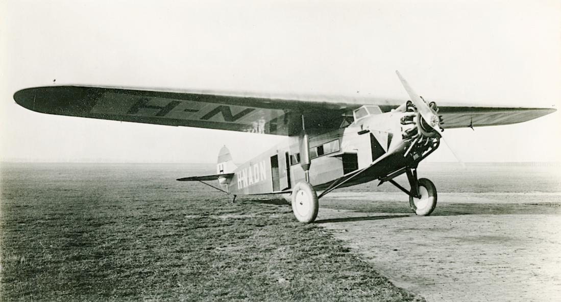 Naam: Foto 218. H-NADN (PH-ADN). Fokker F.VIIa. Verkocht als G-AEHE. Deze afbeelding bestaat ook als p.jpg
Bekeken: 1098
Grootte: 90,2 KB