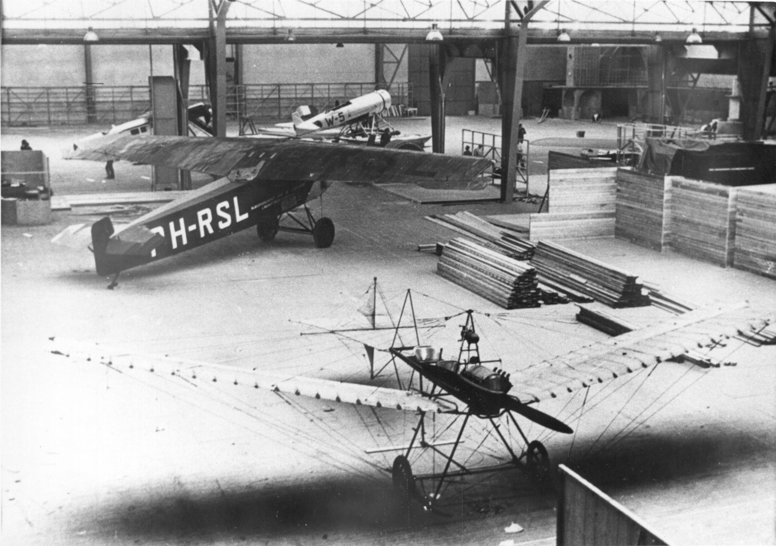 Naam: Schiphol 1939 FK26, C-11, F-7a, Spin via GJTORNIJ.jpg
Bekeken: 2282
Grootte: 515,8 KB
