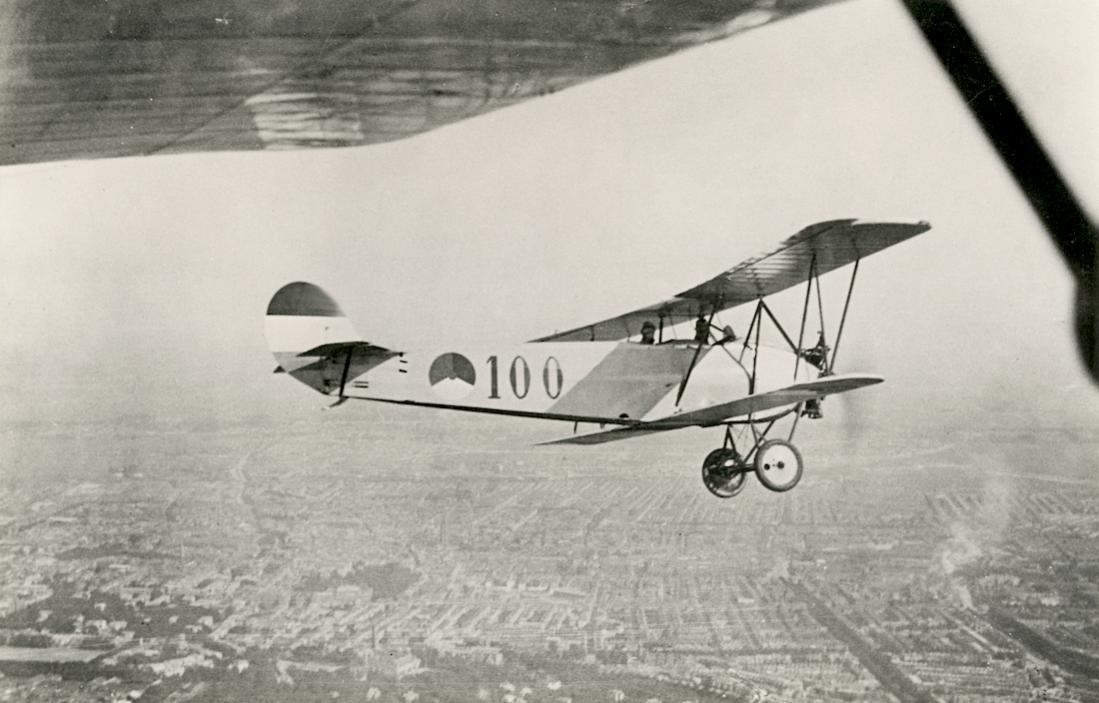 Naam: Foto 109. '100'. Fokker S.IV. van de 1e serie, geleverd 1924 1100 breed.jpg
Bekeken: 623
Grootte: 87,1 KB