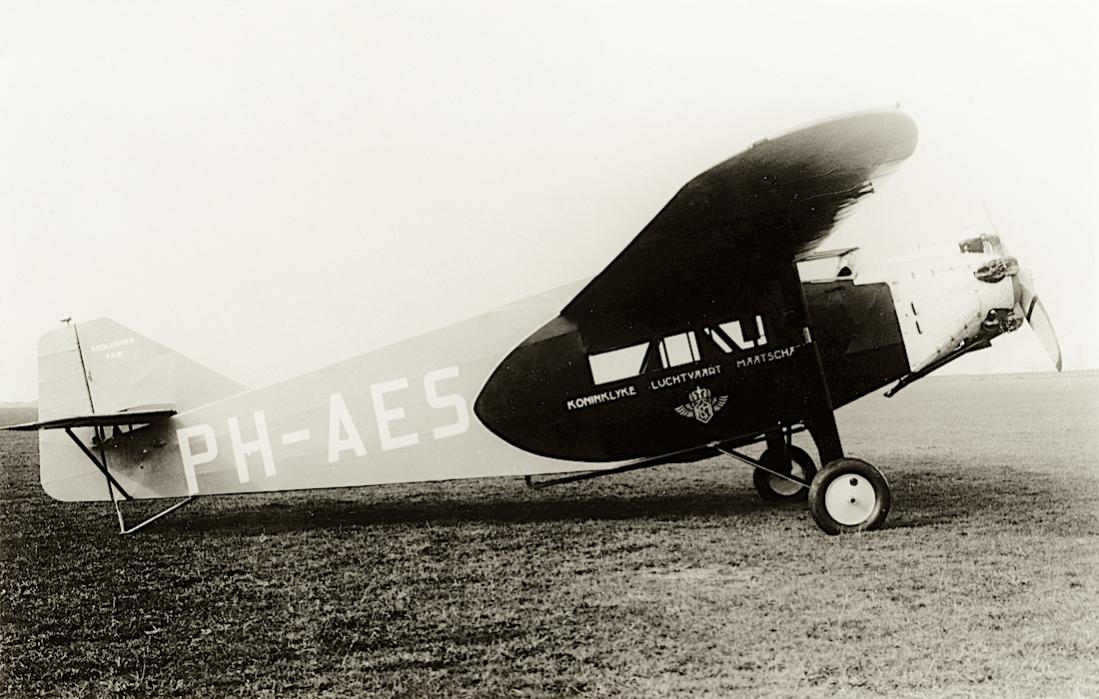 Naam: Foto 223. 'PH-AES'. Koolhoven F.K.40 (c:n 101). Bijnaam 'Piet Haes%22. 1100 breed.jpg
Bekeken: 864
Grootte: 104,3 KB