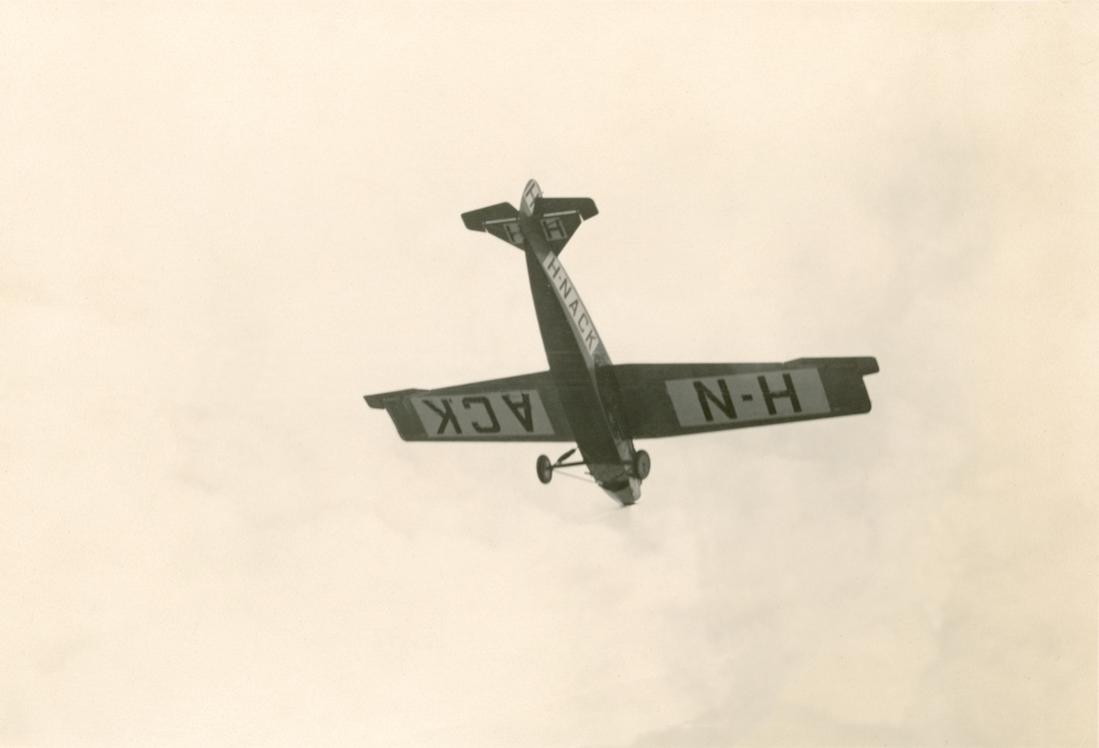 Naam: Foto 224. 'H-NACK'. Fokker F.VII. 1100 breed.jpg
Bekeken: 854
Grootte: 32,5 KB
