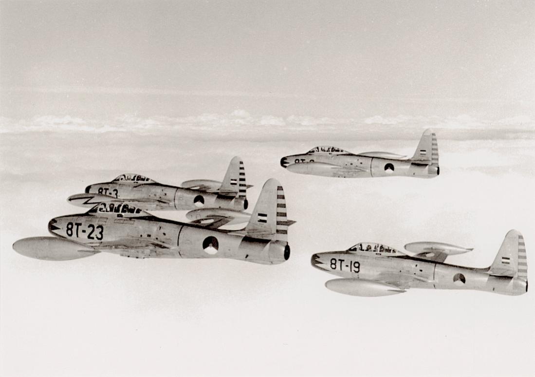 Naam: Foto 222. BT-3, BT-6, BT-19 en BT-23. Republic F-84G's van het demonstratieteam %22The Red Noses.jpg
Bekeken: 875
Grootte: 63,9 KB